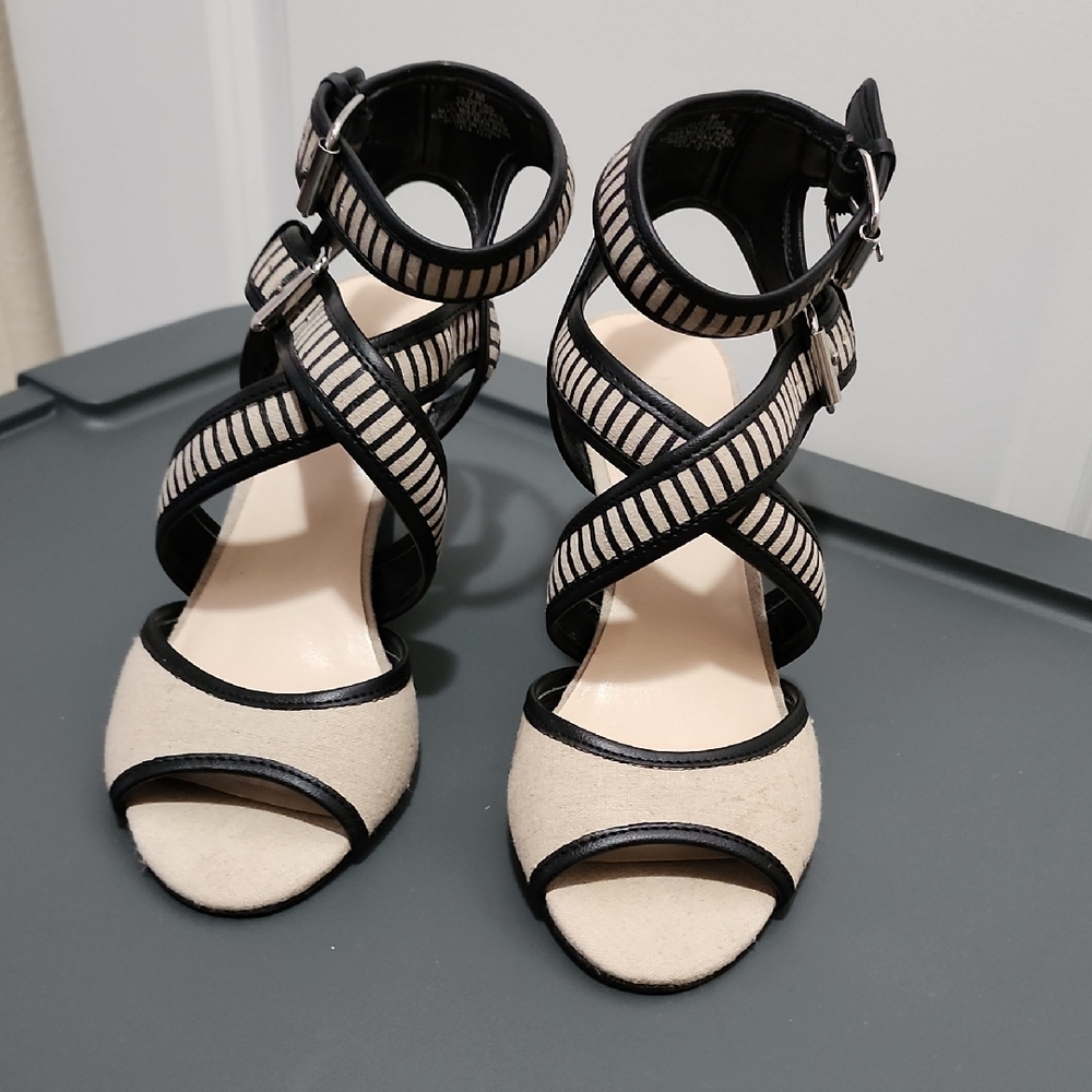 Nine West Black and Cream Women's Sandals